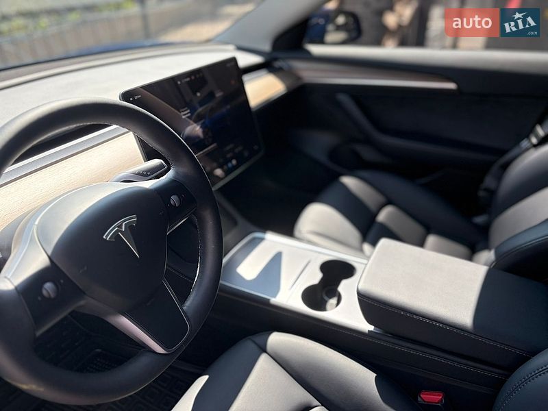 Седан Tesla Model 3 2023 в Кропивницком