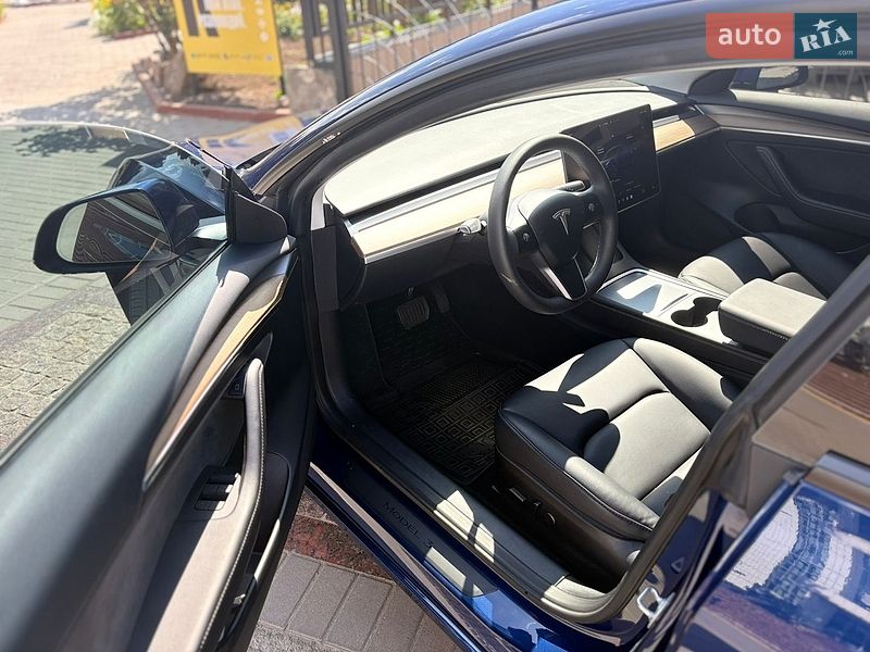 Седан Tesla Model 3 2023 в Кропивницком