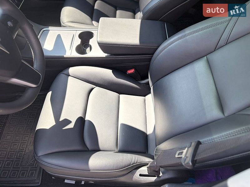 Седан Tesla Model 3 2023 в Кропивницком