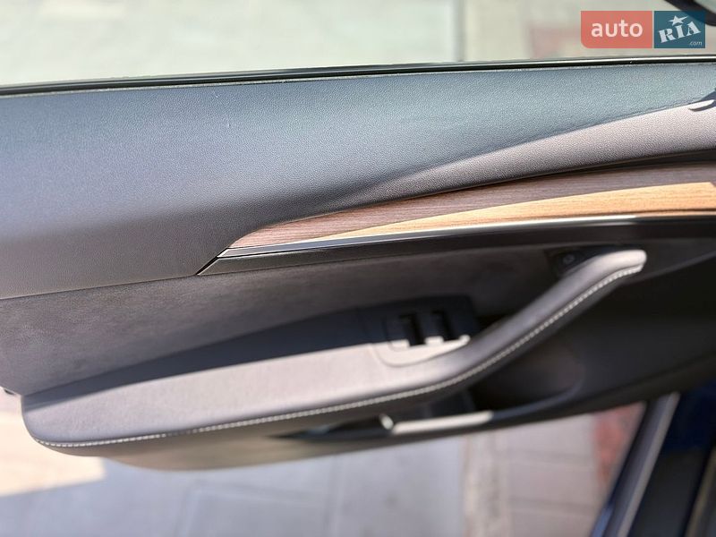 Седан Tesla Model 3 2023 в Кропивницком