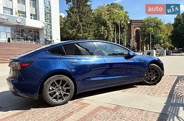 Седан Tesla Model 3 2023 в Кропивницком