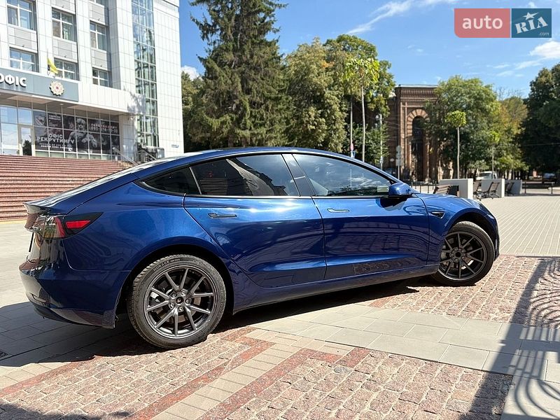 Седан Tesla Model 3 2023 в Кропивницком