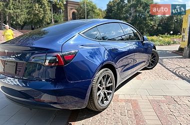 Седан Tesla Model 3 2023 в Кропивницком