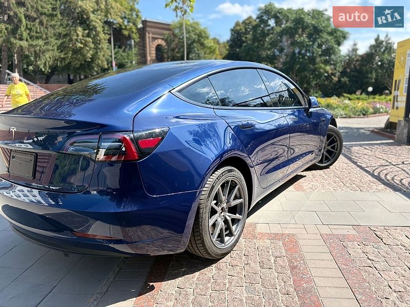 Седан Tesla Model 3 2023 в Кропивницком