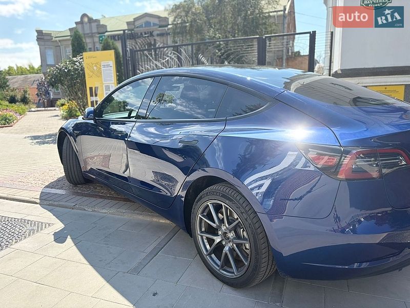Седан Tesla Model 3 2023 в Кропивницком