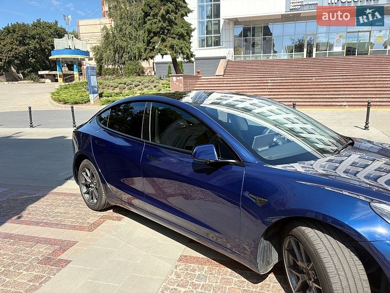 Седан Tesla Model 3 2023 в Кропивницком