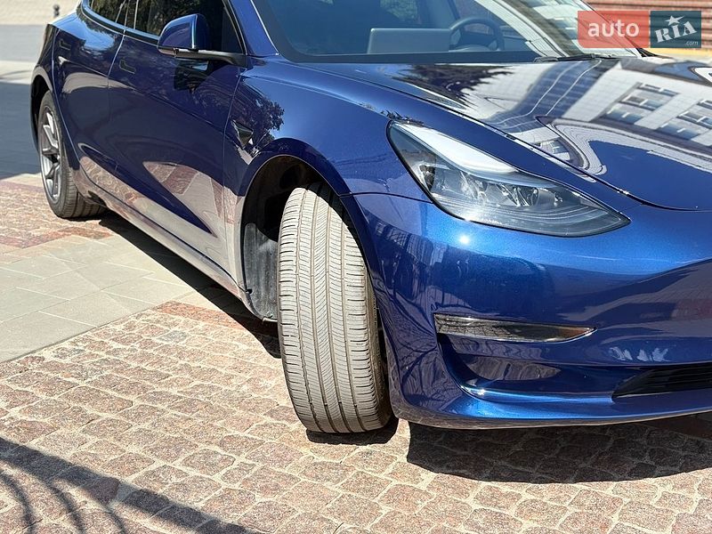 Седан Tesla Model 3 2023 в Кропивницком