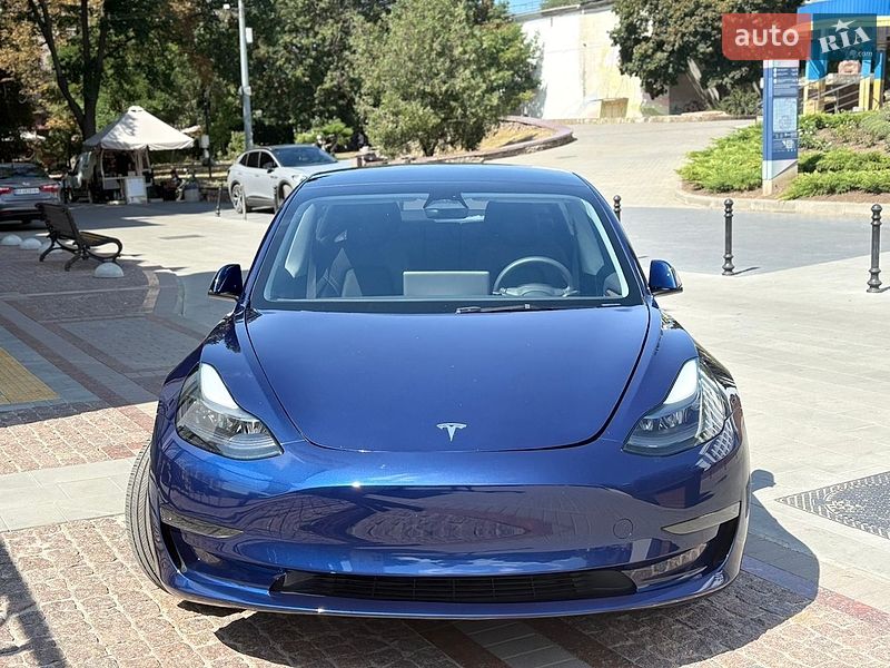 Седан Tesla Model 3 2023 в Кропивницком