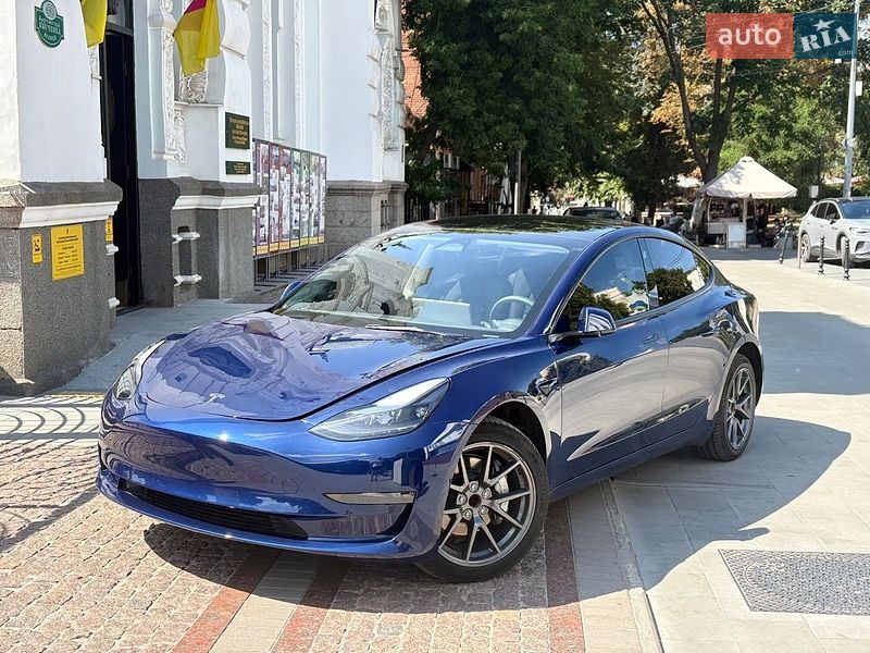 Седан Tesla Model 3 2023 в Кропивницком