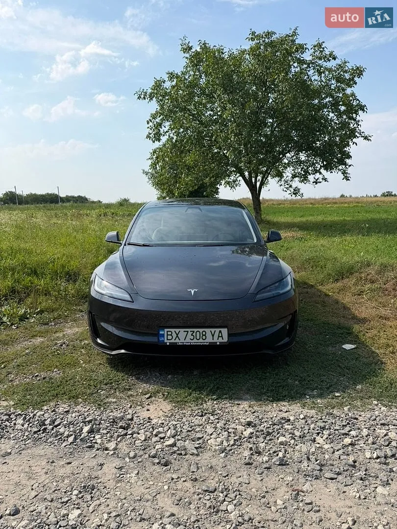 2025 Tesla Model 3 - фото 1