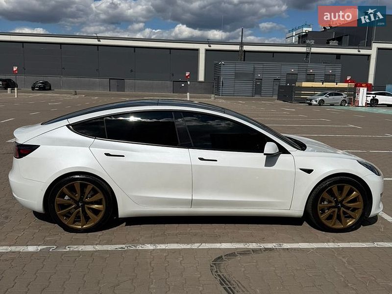 Седан Tesla Model 3 2021 в Киеве фото 3 Седан Tesla Model 3 2021 в Киеве
