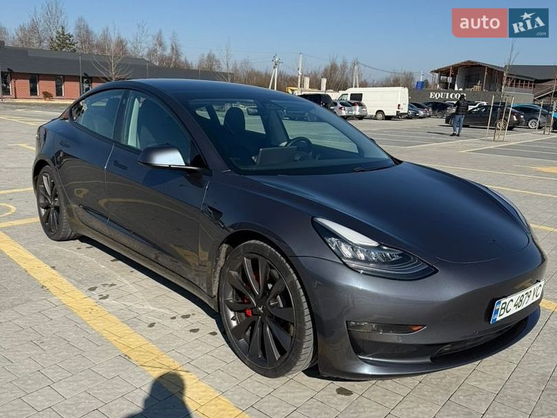 Седан Tesla Model 3 2020 в Львове