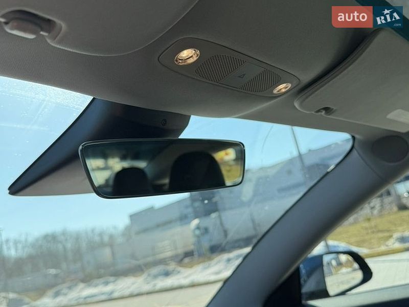 Седан Tesla Model 3 2020 в Львове
