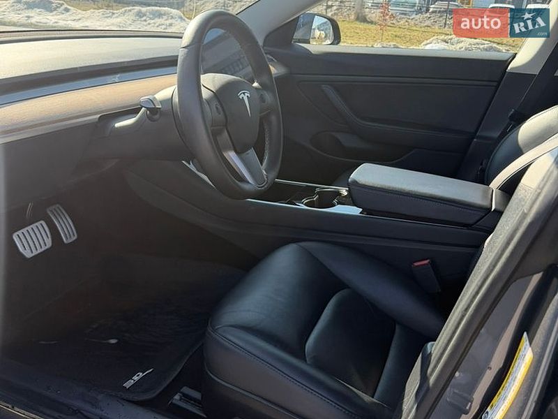 Седан Tesla Model 3 2020 в Львове