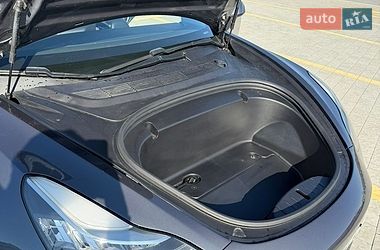 Седан Tesla Model 3 2020 в Львове