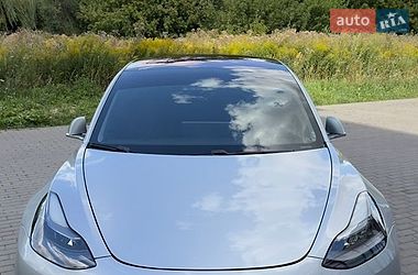 Седан Tesla Model 3 2018 в Рівному