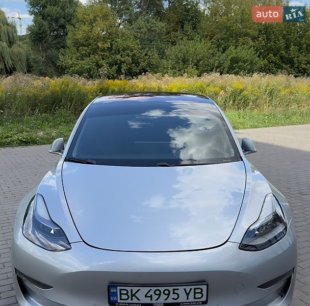Седан Tesla Model 3 2018 в Рівному