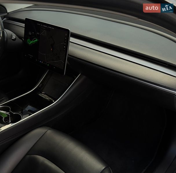 Седан Tesla Model 3 2018 в Рівному