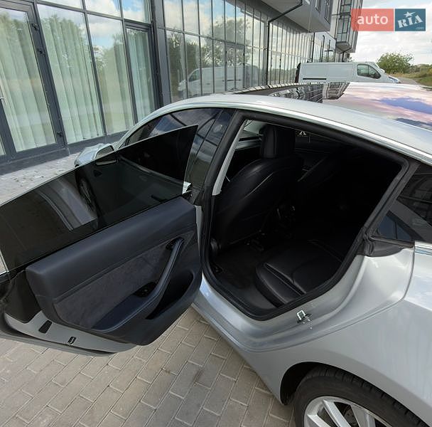 Седан Tesla Model 3 2018 в Рівному