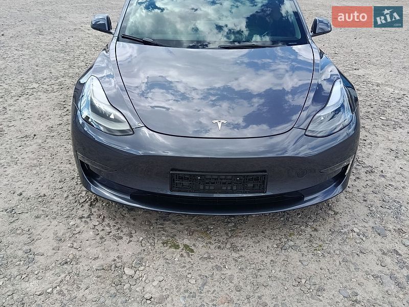 Седан Tesla Model 3 2022 в Львові