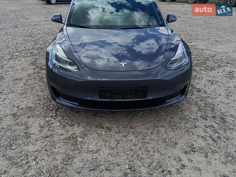Седан Tesla Model 3 2022 в Львові
