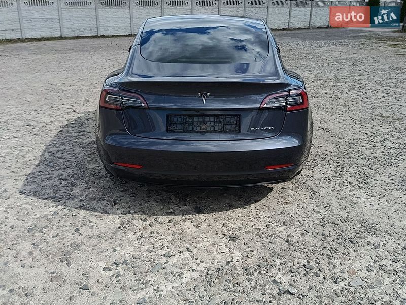 Седан Tesla Model 3 2022 в Львові