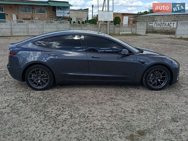 Седан Tesla Model 3 2022 в Львові