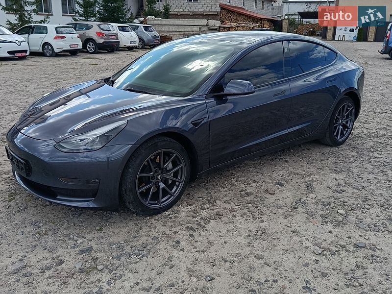 Седан Tesla Model 3 2022 в Львові