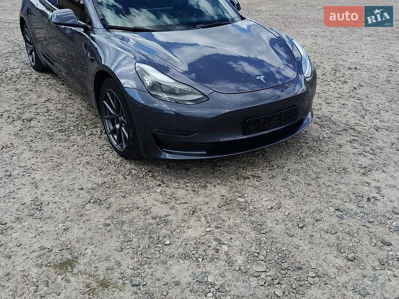 Седан Tesla Model 3 2022 в Львові