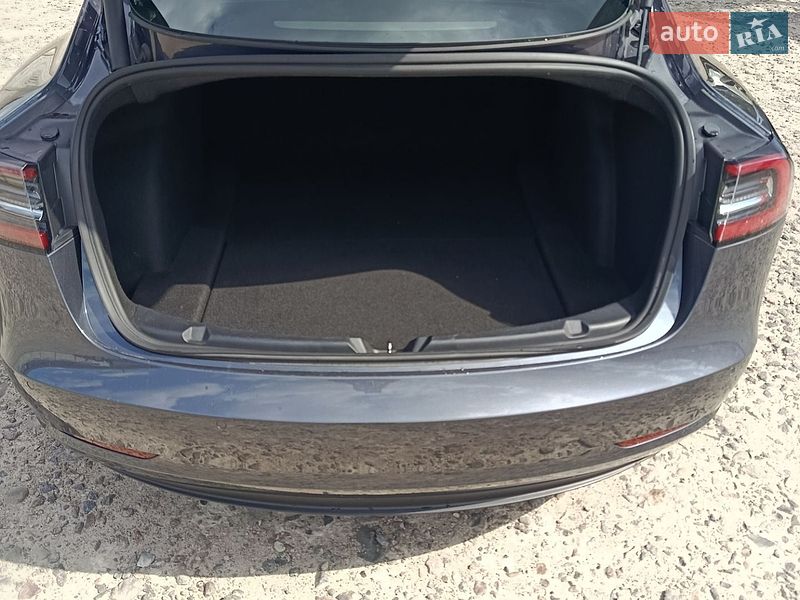 Седан Tesla Model 3 2022 в Львові