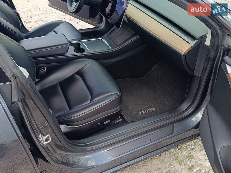 Седан Tesla Model 3 2022 в Львові