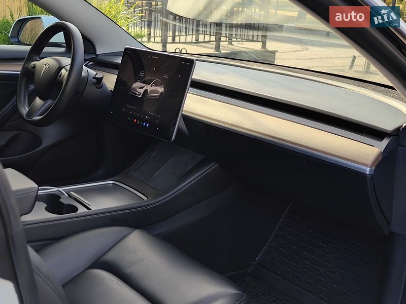 Седан Tesla Model 3 2023 в Киеве