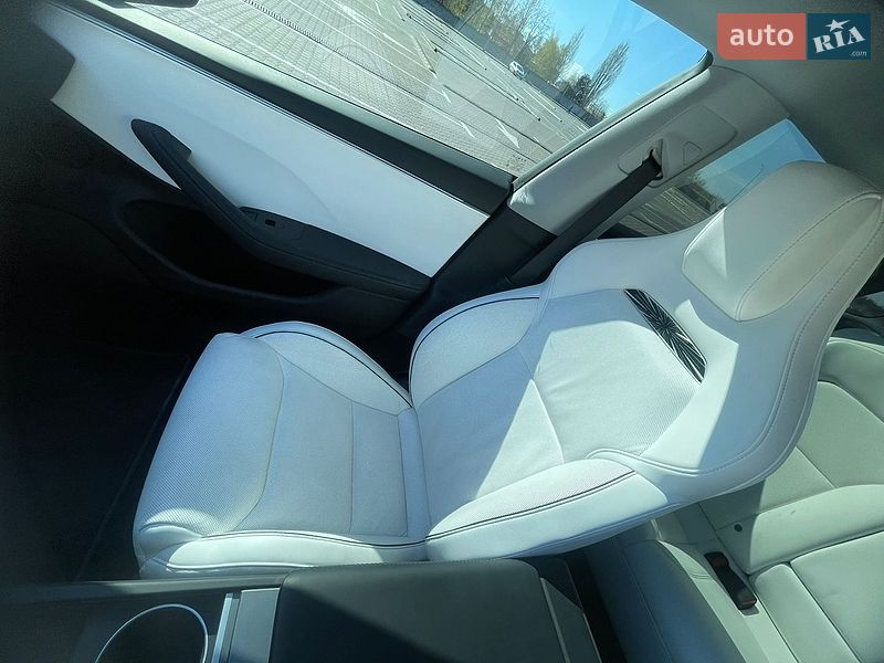 Седан Tesla Model 3 2024 в Києві