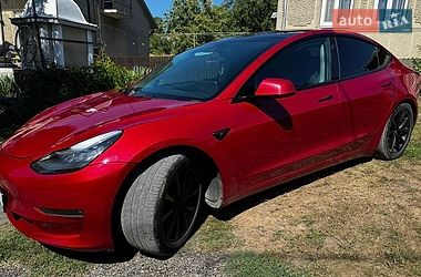 Седан Tesla Model 3 2019 в Чернівцях
