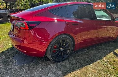Седан Tesla Model 3 2019 в Чернівцях