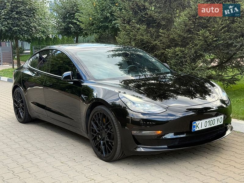Седан Tesla Model 3 2021 в Киеве