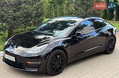 Седан Tesla Model 3 2021 в Киеве