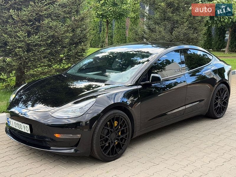 Седан Tesla Model 3 2021 в Киеве