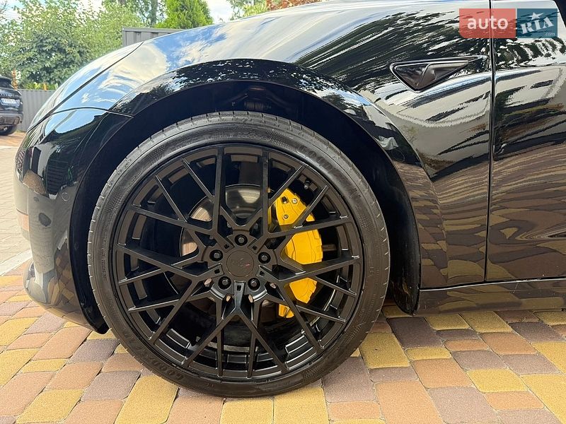 Седан Tesla Model 3 2021 в Киеве