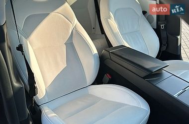 Седан Tesla Model 3 2024 в Виннице