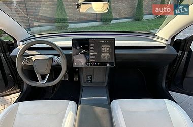 Седан Tesla Model 3 2024 в Виннице