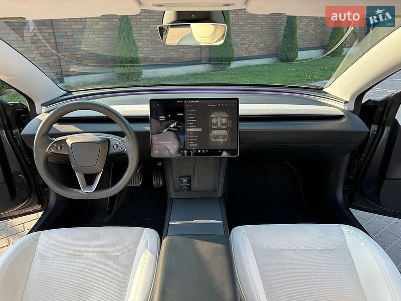 Седан Tesla Model 3 2024 в Виннице