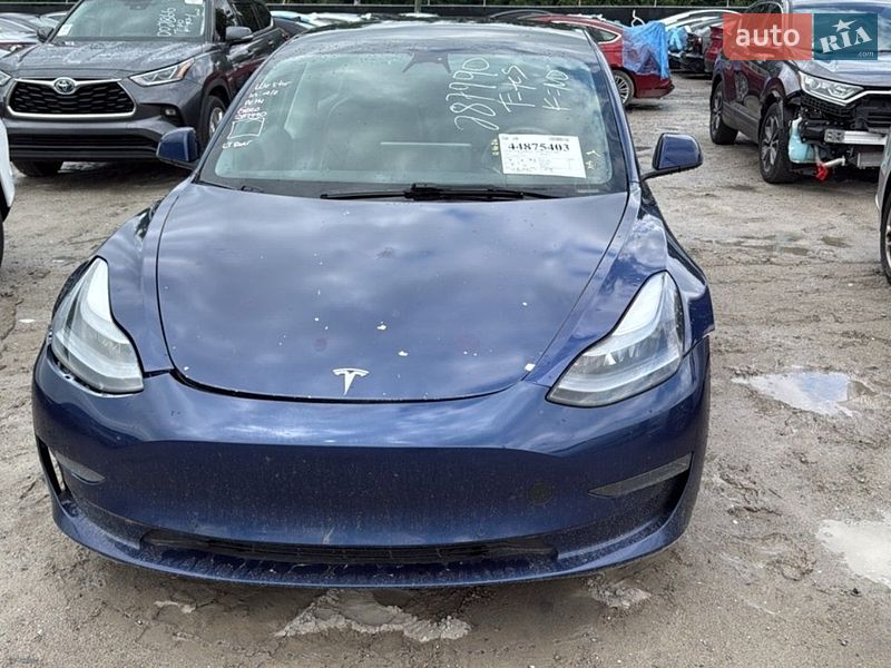 Седан Tesla Model 3 2022 в Ставище