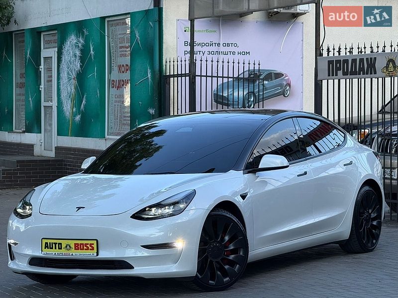 Седан Tesla Model 3 2023 в Николаеве