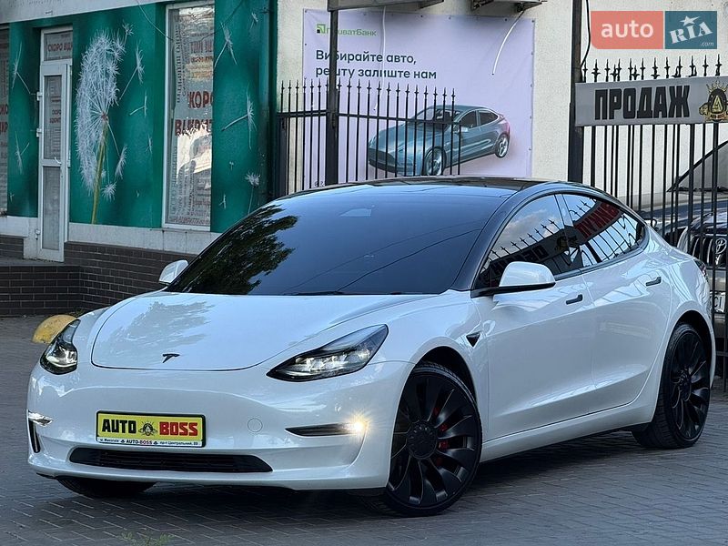 Седан Tesla Model 3 2023 в Николаеве