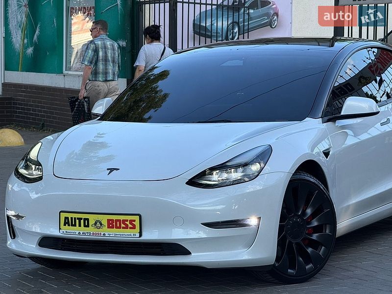 Седан Tesla Model 3 2023 в Николаеве