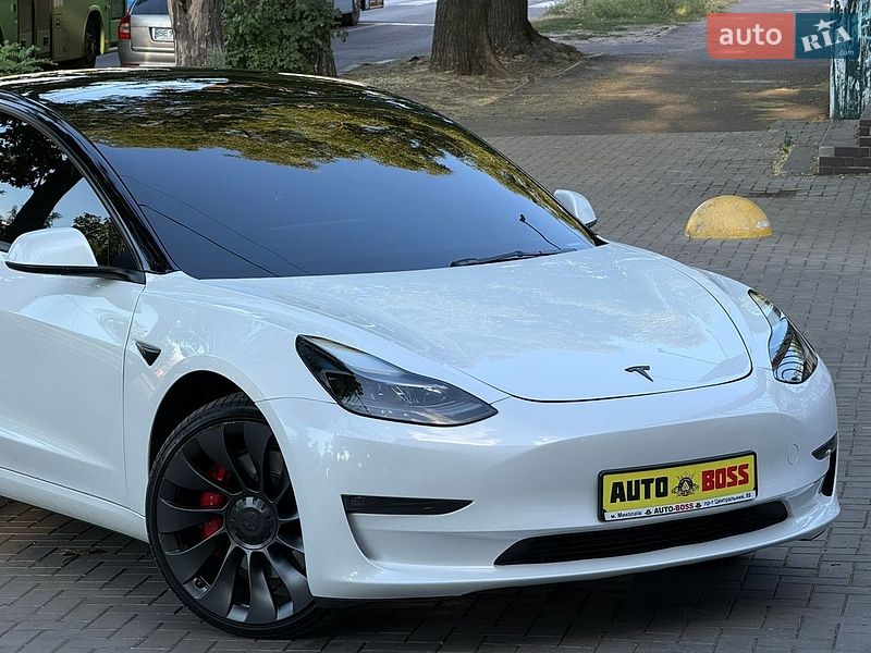 Седан Tesla Model 3 2023 в Николаеве