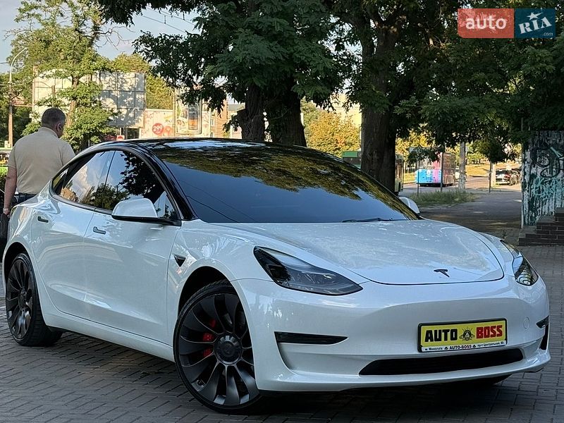Седан Tesla Model 3 2023 в Николаеве