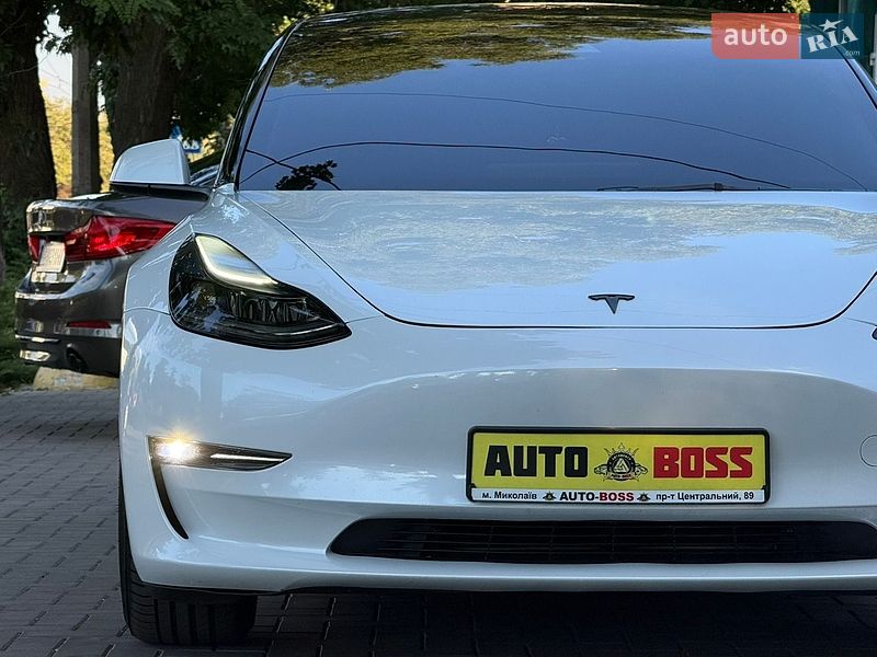 Седан Tesla Model 3 2023 в Николаеве