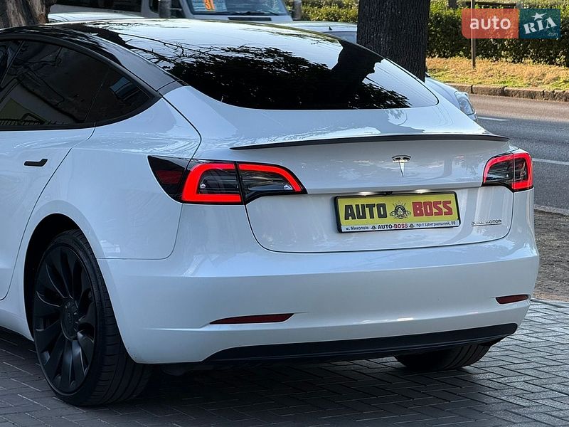 Седан Tesla Model 3 2023 в Николаеве